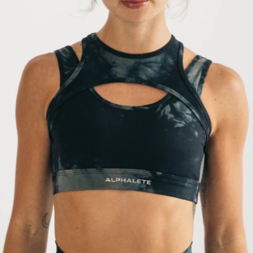 Alphalete Surface Keyhole Bra